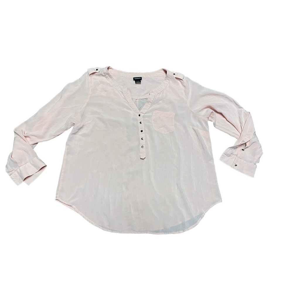 Torrid pale pink v neck roll tab round hemline blouse size 1X